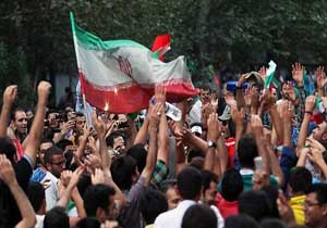 جشن پیروزی تیم ملی فوتبال کشورمان در شهر قدس + فیلم