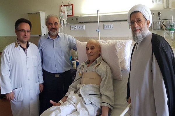 عیادت فرمانده نیروی هوایی ارتش از خلبان دوران دفاع مقدس