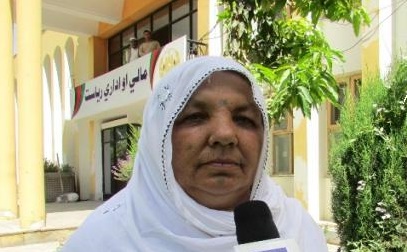 &laquo;شریفه احمدزی&raquo;، زن موفقی که برای 3 هزار نفر زمینه اشتغال فراهم کرده است
