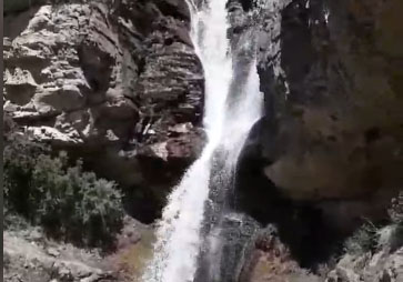 چشم‌اندازی از آبشار جذاب سنج در قاب دوربین + فیلم