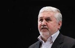 تصویری از رهبر معظم انقلاب در حال برداشت گندم