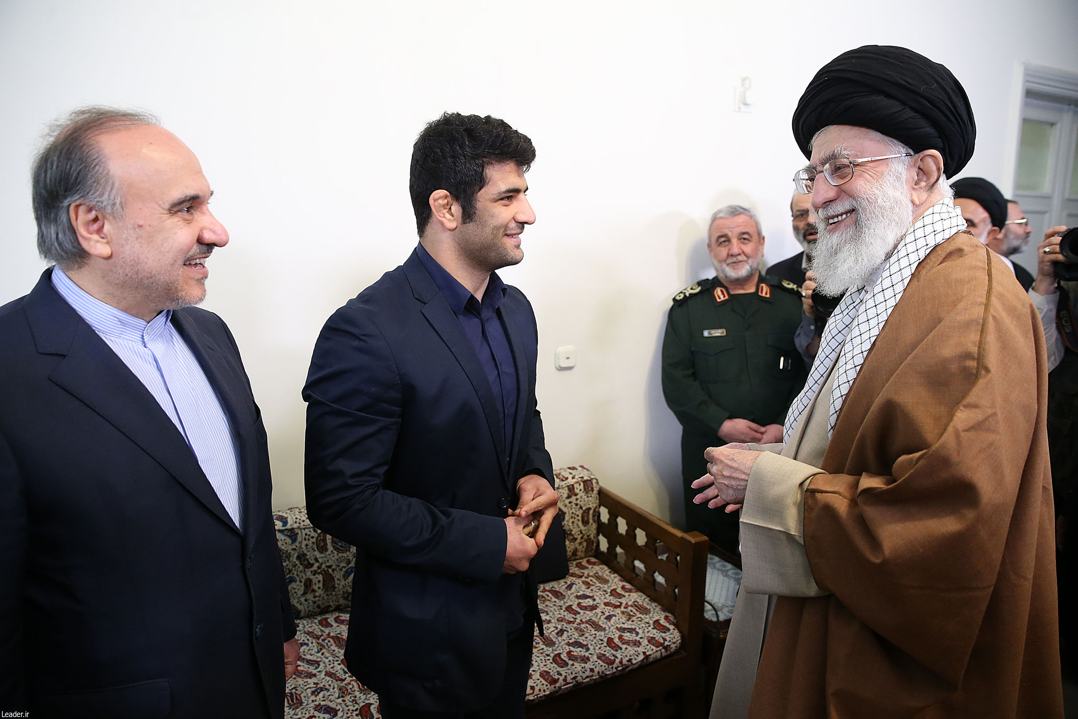 قدردانی کشتی گیران از مقام معظم رهبری