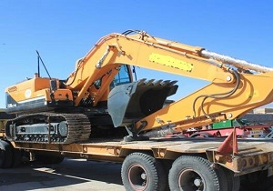 توقیف بیل مکانیکی قاچاق در ایرانشهر 