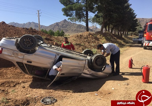 مصدومیت یک نفر بر اثر در واژگونی خودرو+عکس