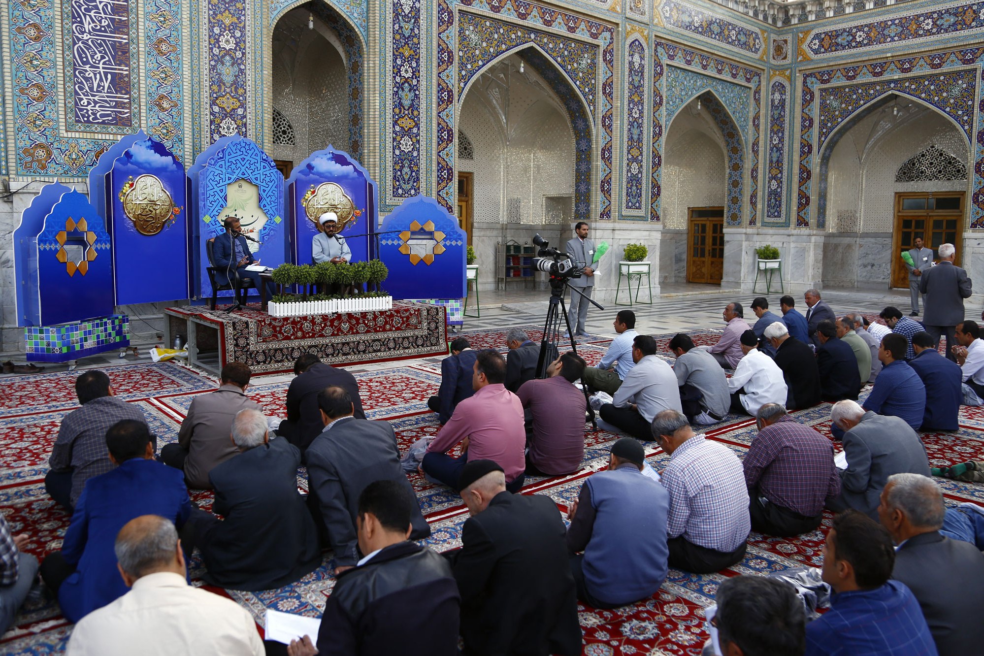 برگزاری نشست‌های «دین، نشاط، زندگی» در حرم رضوی