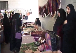 تجلیل از بانوان فعال در بخش صنایع دستی در بویین زهرا