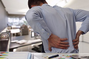 در محیط کار چگونه بنشینیم تا کمردرد نگیریم؟