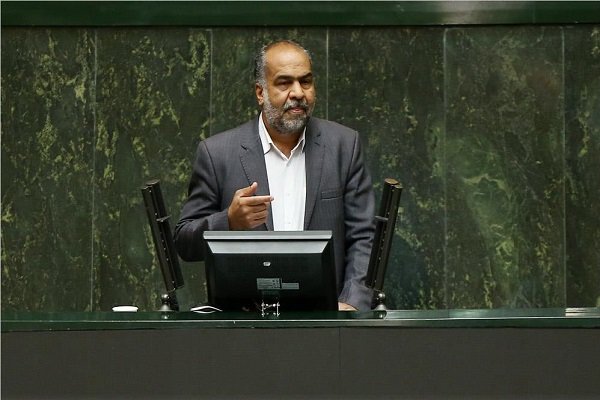 طرح حقوق و دستمزد مدیران حقوق آنان را به 50 میلیون می&zwnj;رساند/ تصویب این طرح بنزین ریختن روی آتش است