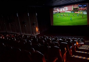 استقبال مردم از پخش فوتبال در سینما&zwnj;های قزوین