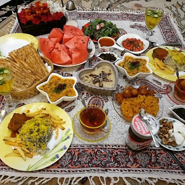 افرادی که نفخ دارند همراه افطارنوشیدنی کمتربخورند