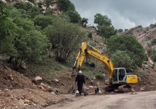 جاده فشم به دلیل ریزش کوه مسدود است