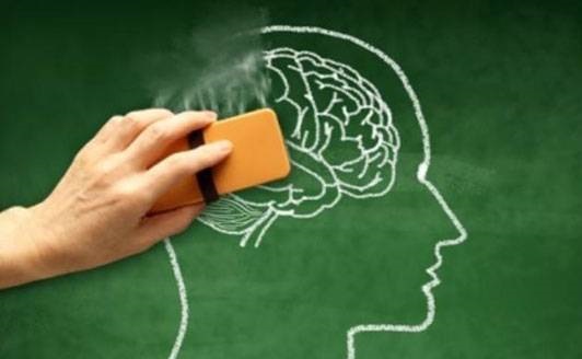 ۷ علت عمده فراموشی که ارتباطی با آلزایمر ندارند