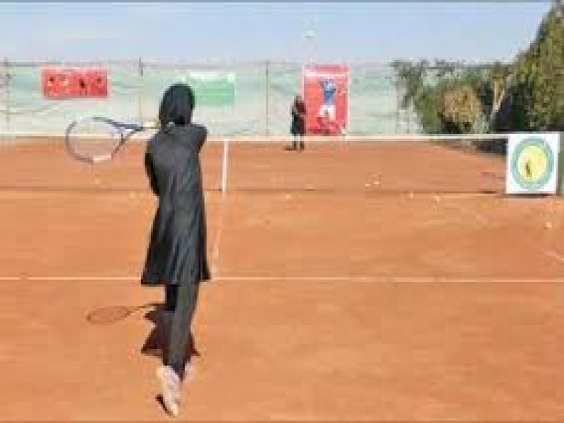 راهیابی تنیسور سیرجانی به فینال رقابت های تنیس مناطق پنجگانه کشور