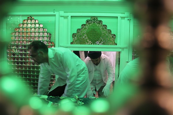 غبارروبی امامزاده سیدمرتضی (ع) کاشمر