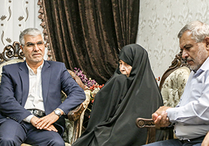 خانواده شهدا با صبر و مقاومت خود اسوه و الگوی جامعه هستند