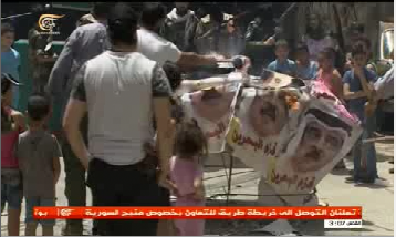 فلسطینیان خشمگین تصاویر ولیعهد عربستان، ولیعهد ابوظبی و پادشاه بحرین را به آتش کشیدند+ عکس فلسطینیان خشمگین تصاویر ولیعهد عربستان، ولیعهد ابوظبی و پادشاه بحرین را به آتش کشیدند+ عکس