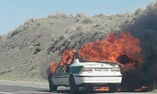 آتش گرفتن خودرو پلیس به دلیل نامعلوم در جاده جغتای &ndash; سبزوار