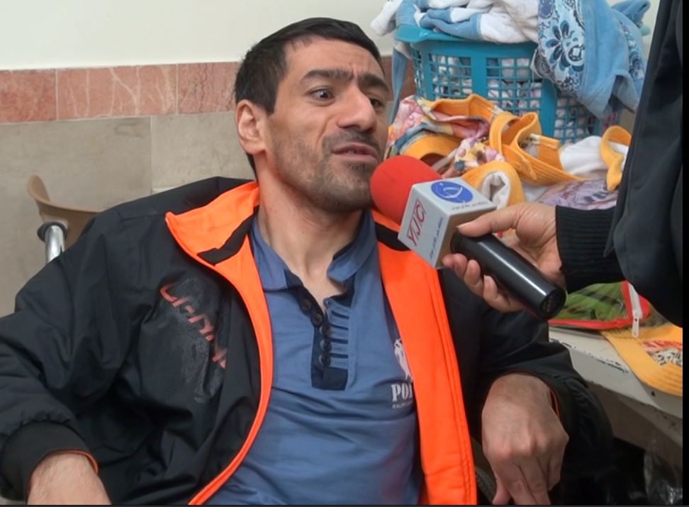 گاهی خدا می خواهد با دستان دیگری تو را یاری کند/بانوی معلولی که اشتیاق کمک به همنوعانش را دارد