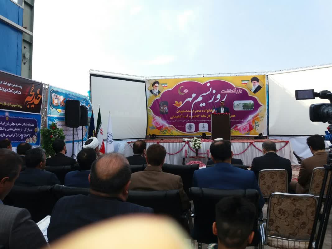 تحت پوشش قرار گرفتن جمعی از خانواده های زندانیان با اهدا کارخانه گلاب گیری بردسیر