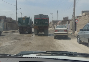 تردد کامیون‌ها از محدود ورود ممنوع در "دایی‌آباد" + فیلم