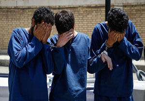 انهدام باند سرقت خودرو در بندرعباس/۱۳ نفر دستگیر شدند