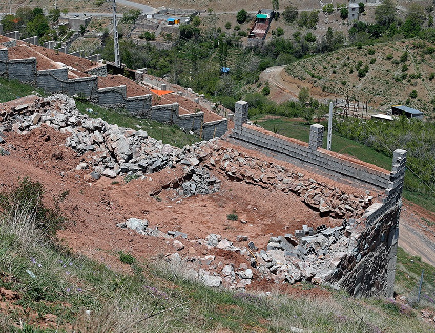 زمین خواران چگونه مرگ زمین را رقم میزنند؟/ مسئول احیای زمینهای کشاورزی بعد از قلع و قمع ویلاهای غیرمجاز کیست؟ زمین خواران چگونه مرگ زمین را رقم میزنند؟/ مسئول احیای زمینهای کشاورزی بعد از قلع و قمع ویلاهای غیرمجاز کیست؟