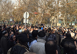 تجمع بیش از ۸۰ نفر از مالباختگان اختلاس ۲۶ میلیاردی در فسا
