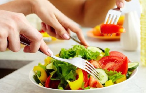 برای داشتن جسمی سالم دور چه رژیم غذایی را باید خط بکشیم؟/به جای چای و آب سرد چه نوشیدنی را جایگزین کنیم؟