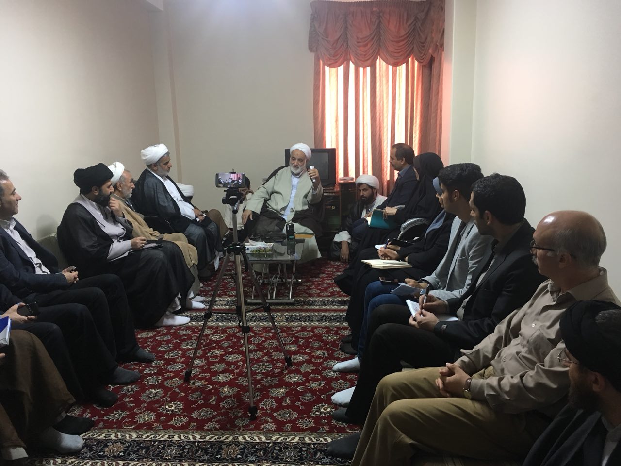 دیدار رئیس ستاد اقامه نماز کشور با جمعی از اعضا رادیو زیارت