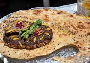 افطاری دادن نیکوکار شهمیرزادی هر شب در مساجد این شهر