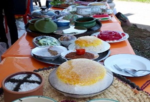 عرضه غذا و نان های محلی گیلان در روستای دریاسر لنگرود