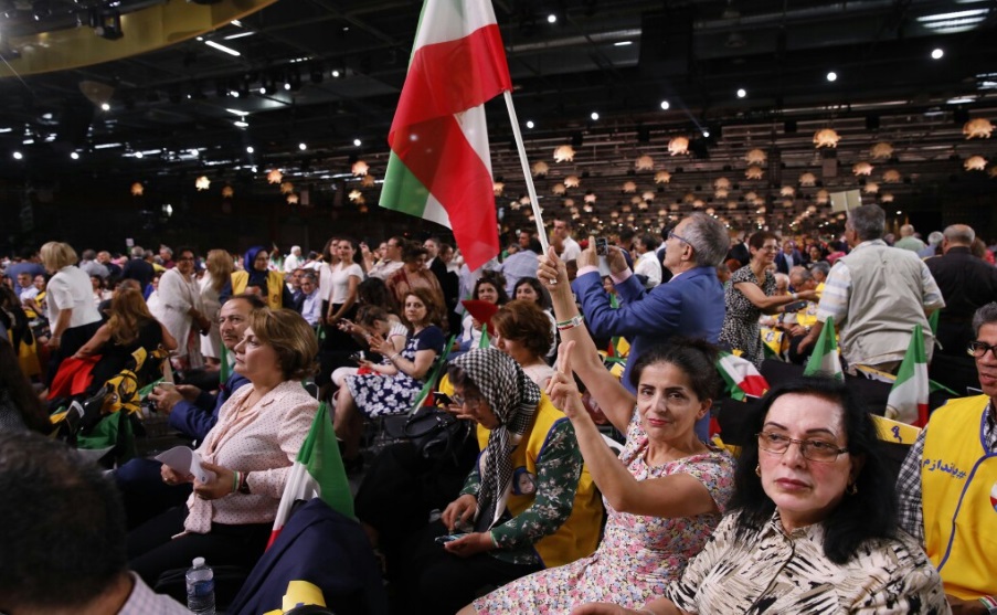 افشاگری گاردین از پشت&zwnj;پرده حضور پرتعداد مهمانان در همایش منافقین در پاریس