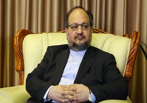 شریعتمداری: چه اهمیتی دارد چه تعداد خودرو غیرقانونی وارد کشور شده است