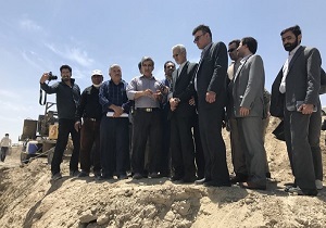 بازدید استاندار سیستان و بلوچستان از طرح انتقال آب با لوله به مزارع سیستان