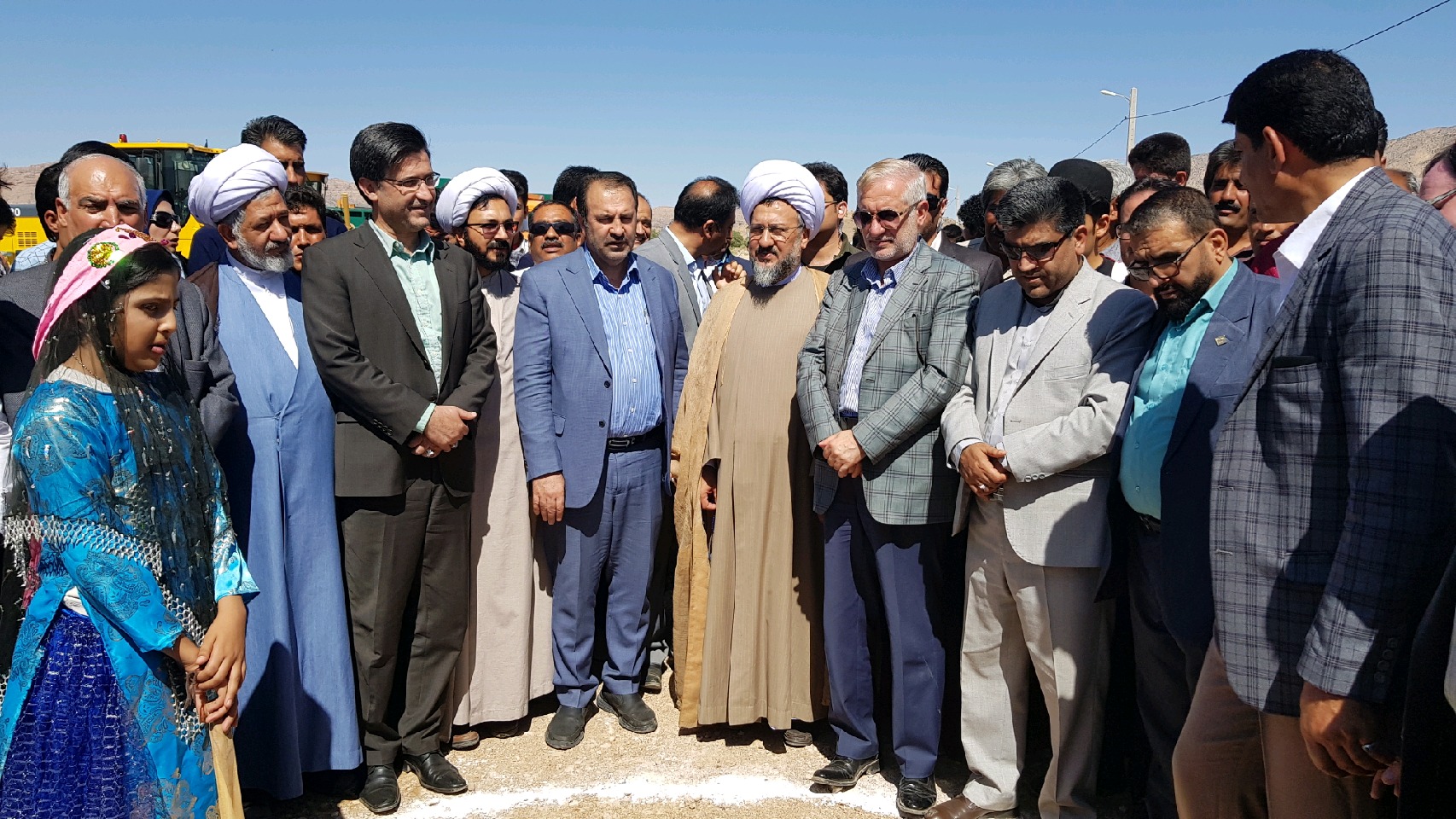 ساخت راه روستایی خیر آباد فسا به خرامه آغاز شد