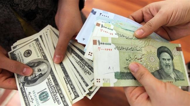 کنایه طنزآمیز مجری پیک بامدادی به نحوه تخصیص ارز دولتی + صوت