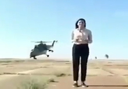 برخورد شدید گاو وحشی به دیوار حین دویدن به دنبال مردم + فیلم