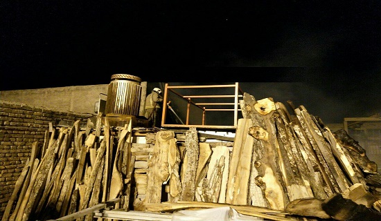 آتش سوزی کارخانه تولید اجاق گاز در جاده خاوران/ نجات جان 10 کارگر از میان آتش