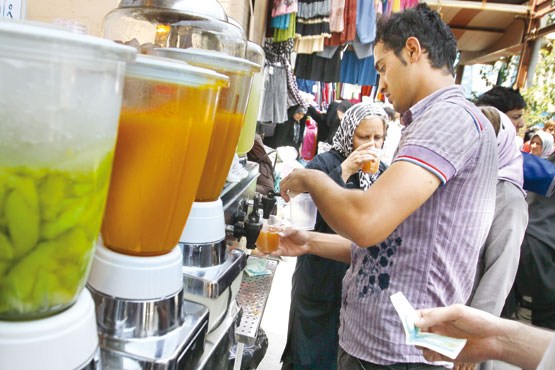 نظارت&zwnj;های بهداشتی بیشتری از صنوف بستنی و آبمیوه صورت می&zwnj;گیرد