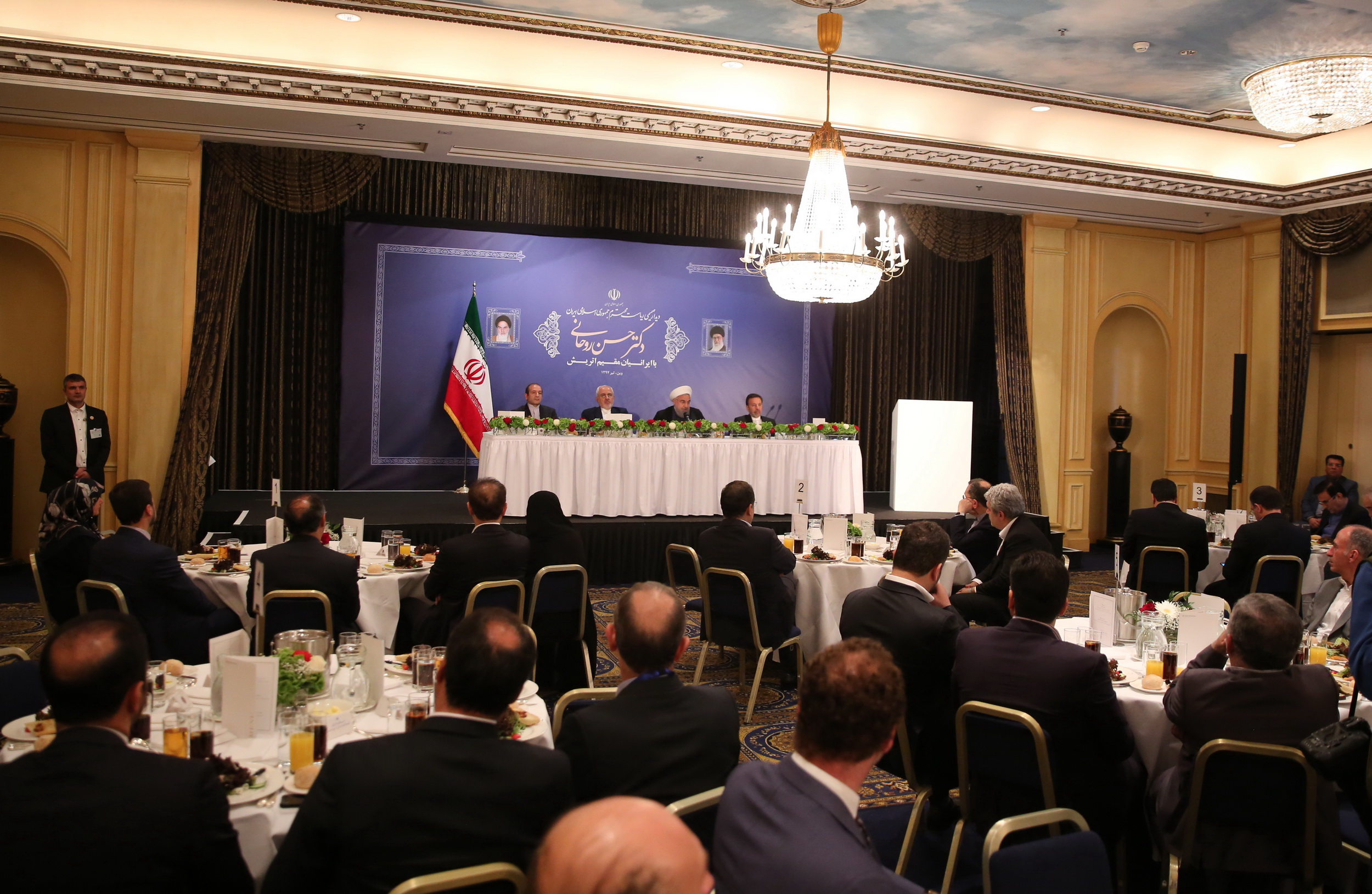 هدف دولت آمریکا انزوای ملت ایران بود/  اشتباه بزرگی است اگر فکر می کنند ملت ایران در برابر زور و تحقیر تسلیم می شود/ مسیر پیشرفت را چه با توافق هسته ای و چه بدون آن ادامه می دهیم