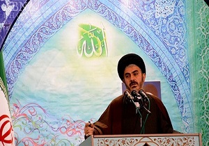 مردم و مسئولان باید از کالای ایرانی حمایت کنند