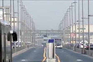 تولید برق از باد حاصل از عبور خودروها در بزرگراه ها! + فیلم