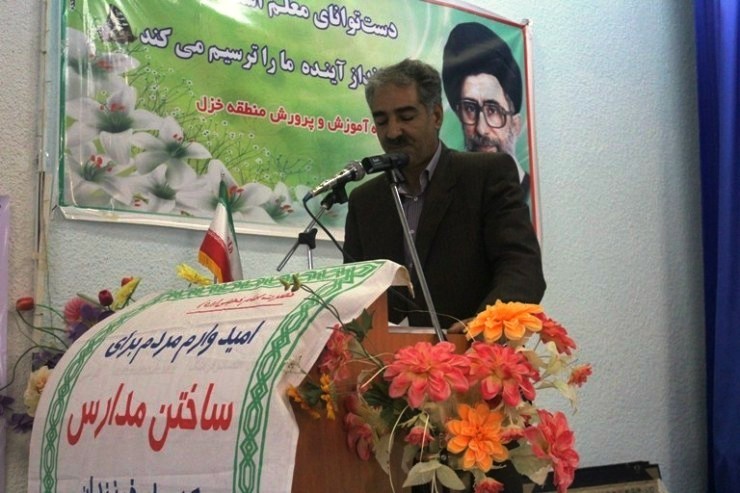 بانوی ۶۵ ساله نهاوندی تمام طلا&zwnj;های خود را برای ساخت مدرسه اهداکرد