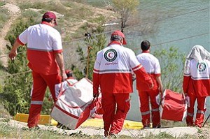 امدادرسانی به گردشگران ساحل دز توسط هلال احمر