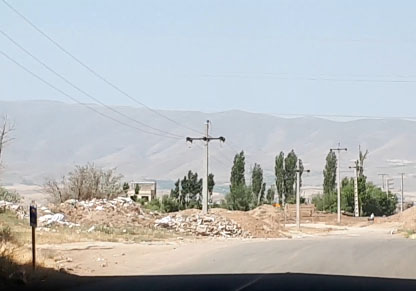 چهره زننده نخاله‌ها در ورودی شهر ابهر + فیلم