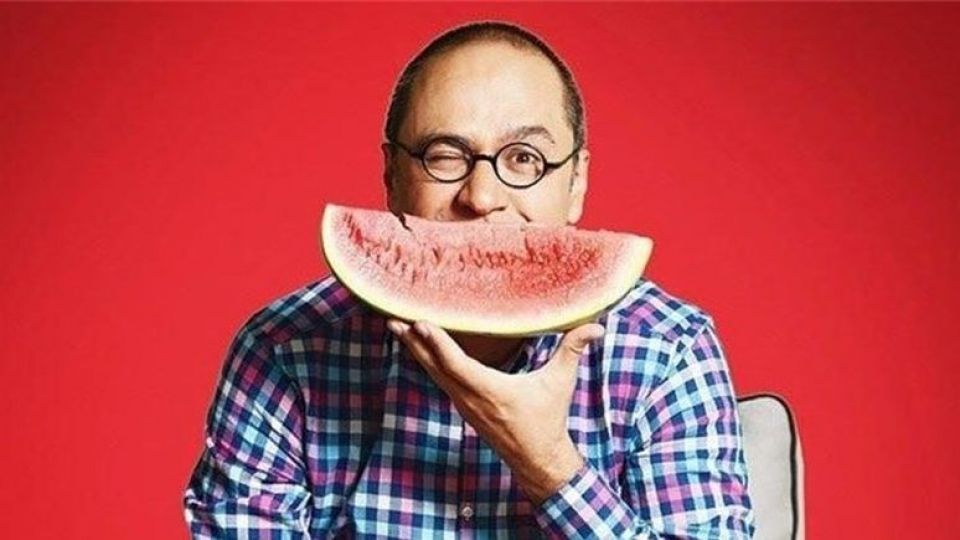 ما در خندوانه برای شادی مردم تلاش می کنیم/ خندوانه بدون هیچ ریالی از تلویزیون ساخته می شود/ سید علی احمدی از تهیه کننده های خوب صدا و سیماست