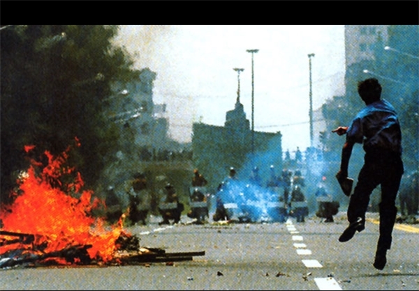 تلاش برای وارونه نشان دادن واقعیت فتنه ۱۸ تیر/ بازخوانی بیانات رهبر انقلاب درباره فتنه