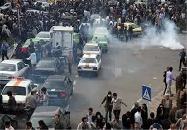 تلاش برای وارونه نشان دادن واقعیت فتنه ۱۸ تیر/ بازخوانی بیانات رهبر انقلاب درباره فتنه