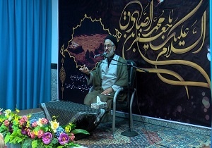 جدایی از الگو‌های دینی، هدف اصلی دشمن