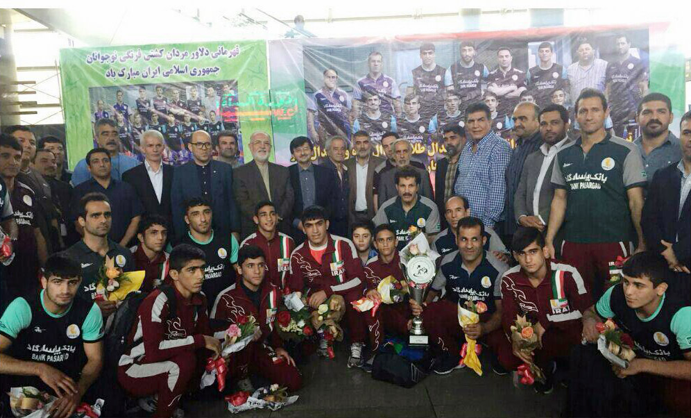 تیم ملی کشتی فرنگی نوجوانان صبح امروز وارد کشور شد